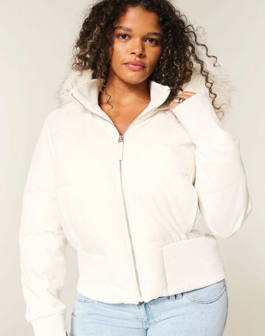 Women's Faux Fur Trim Cropped Puffer Hooded Jacket - White