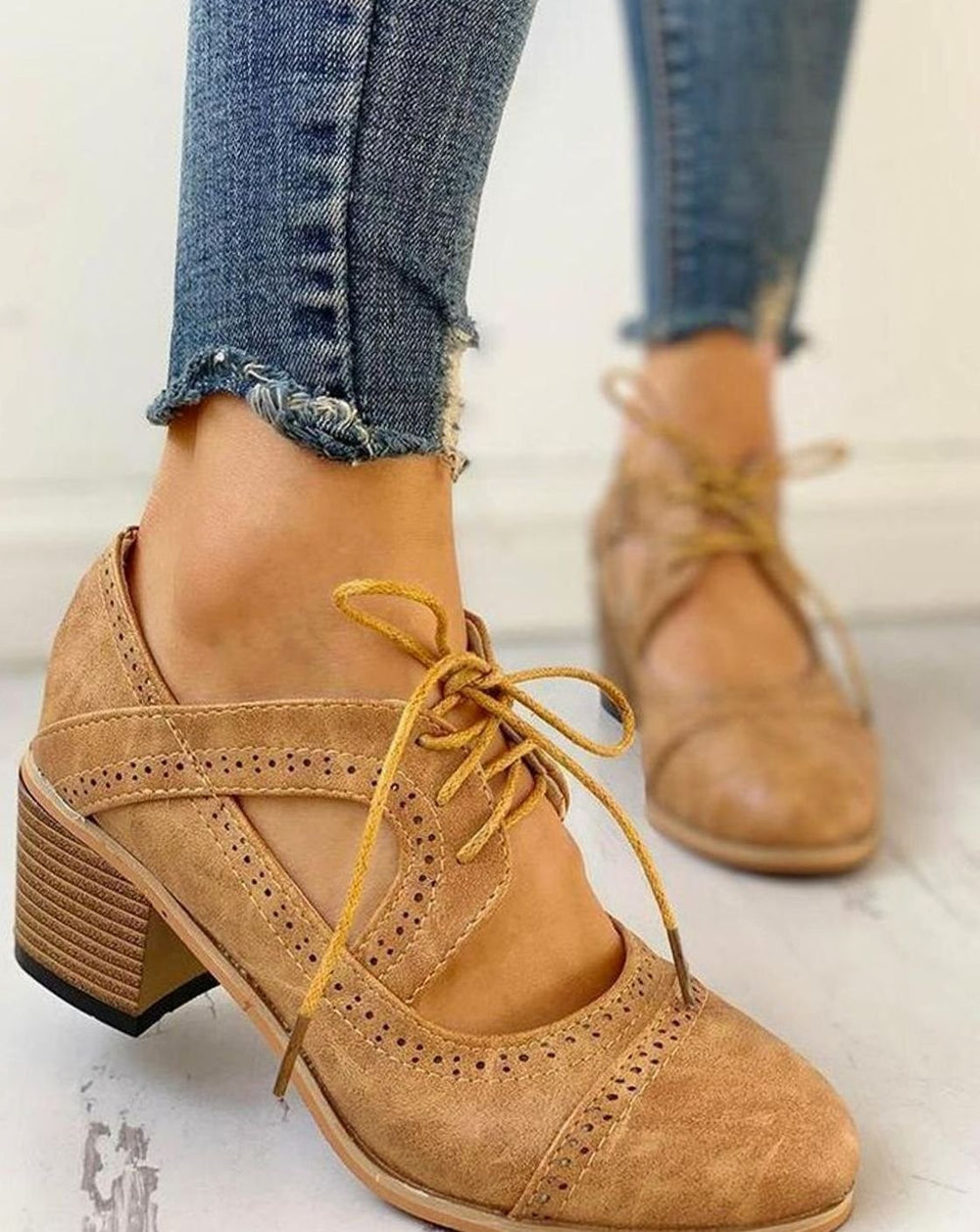 Women's Vintage Brogue Lace-Up Block Heel Cutout Pumps