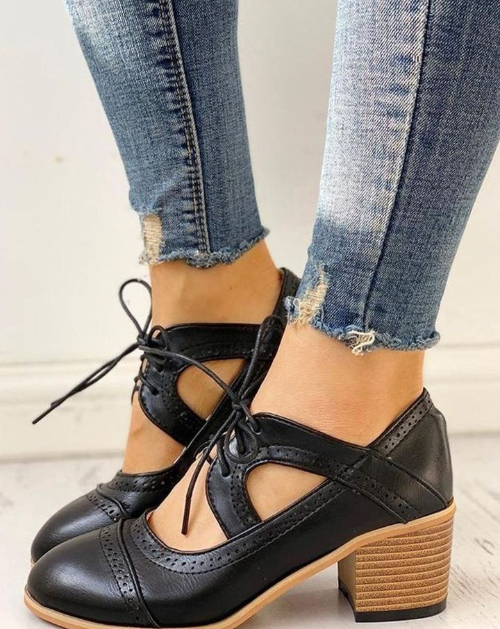 Women's Vintage Brogue Lace-Up Block Heel Cutout Pumps - Black